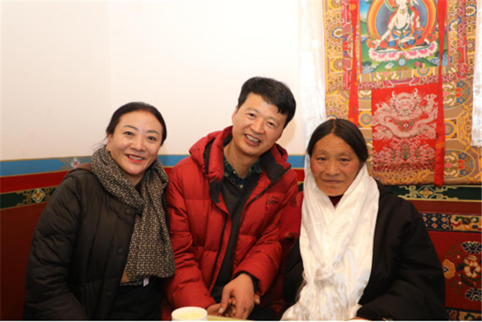 玉樹地震出生的玉康卓瑪十歲了：千里路難隔“阜康之愛”，十年間月助“三連升”