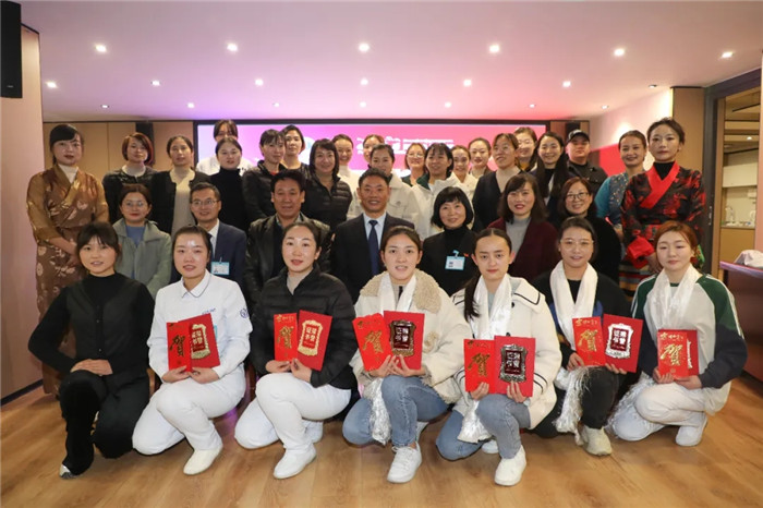 西藏大學附屬阜康醫(yī)院護士大比武——“密閉式靜脈輸液”決出獲勝者