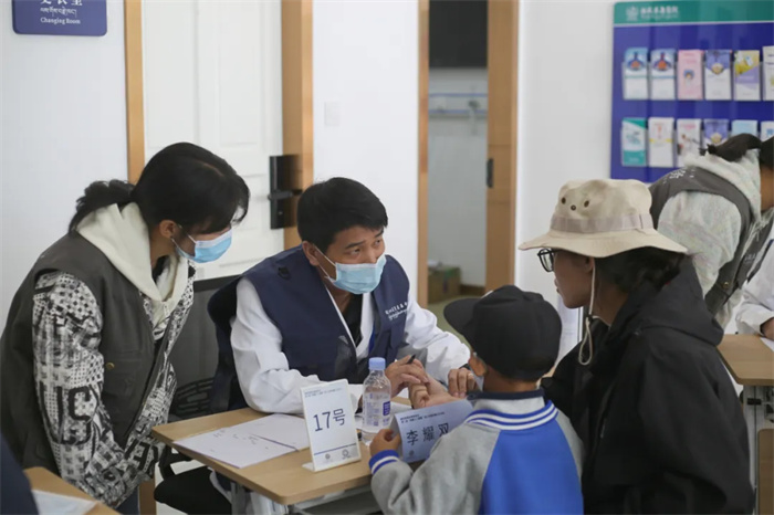 2024年“西藏人人健康”院士專家進(jìn)藏義診活動(dòng)在阜康醫(yī)院開(kāi)診