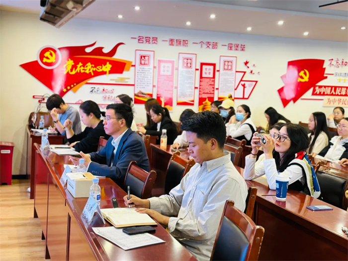 西藏阜康醫(yī)院護(hù)理部組織召開2024年上半年護(hù)理人員外出進(jìn)修分享會(huì)