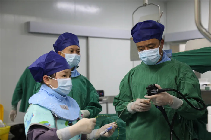 西藏阜康醫(yī)院肝膽胰外科成功完成首例同期LC+ERCP+EST取石+ENBD術(shù)