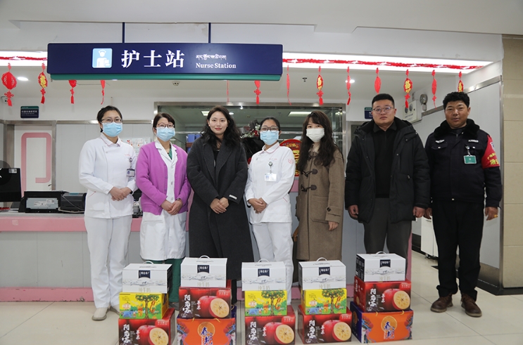 仁心守護(hù)暖新春 溫情關(guān)懷筑健康——西藏阜康醫(yī)院院領(lǐng)導(dǎo)班子慰問患者和一線醫(yī)務(wù)人員