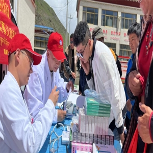 黨恩照邊疆　愛心暖嘉黎——西藏阜康醫(yī)院與嘉黎縣人民醫(yī)院醫(yī)聯(lián)體參與“六下鄉(xiāng)”活動(dòng)