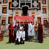 西藏大學附屬阜康醫(yī)院送健康＂六進＂活動，走進曲龍寺