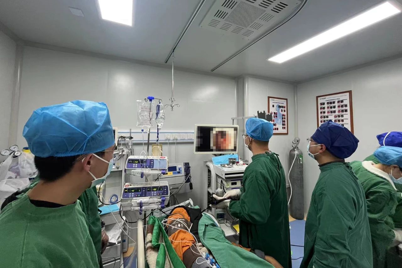 信任的力量：22小時(shí)的奔波，患者從昌都到阜康醫(yī)院！