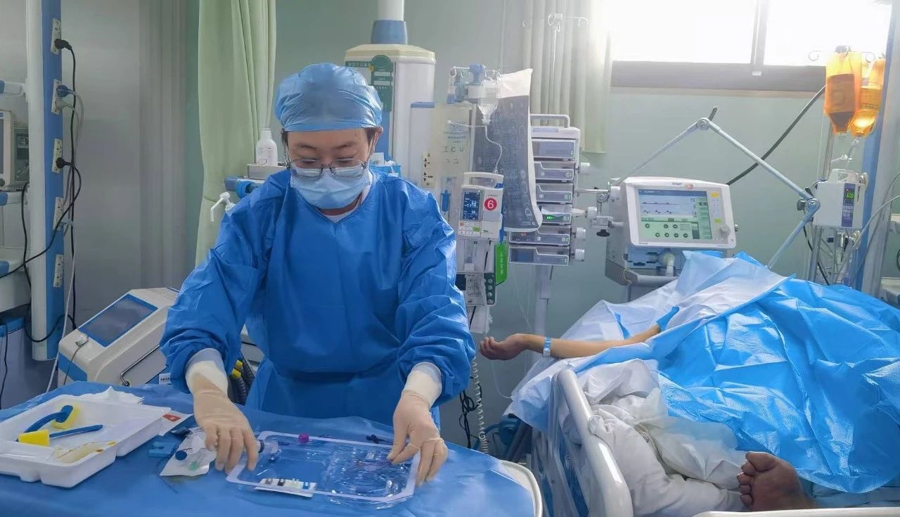 持續(xù)創(chuàng)新 護航生命——我院首例耐高壓雙腔PICC置管術成功實施