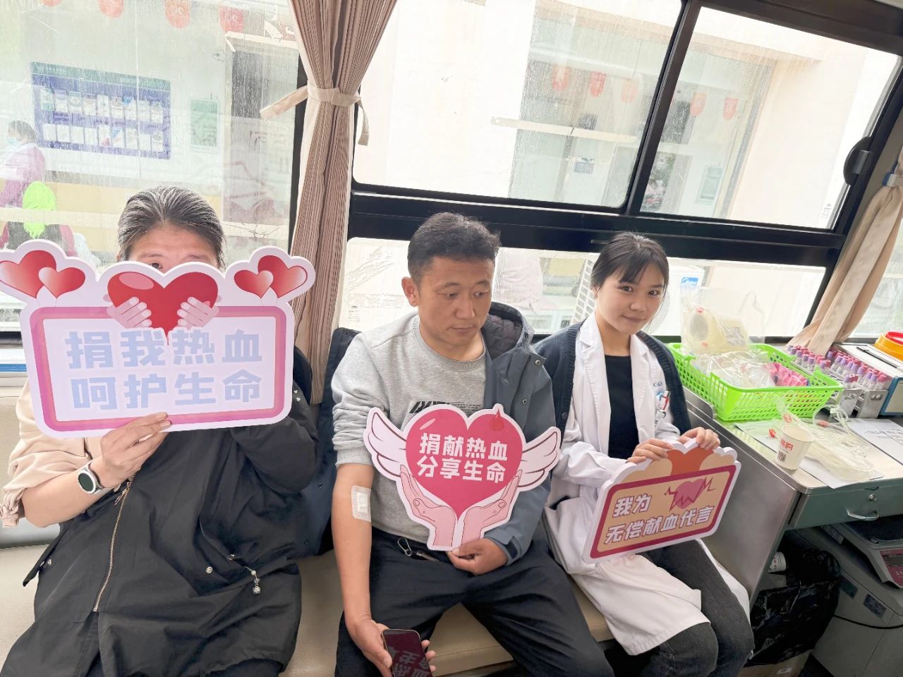 雪山映初心 熱血傳深誼——我院建院20周年義務(wù)獻(xiàn)血活動(dòng)順利開(kāi)展