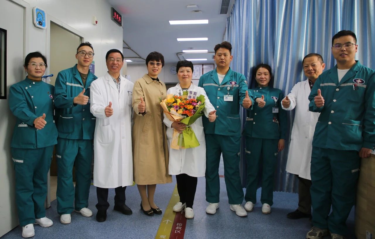 暖心慰問(wèn)傳敬意　祝福相伴護(hù)安康——西藏阜康醫(yī)院護(hù)士節(jié)收到各界關(guān)愛(ài)