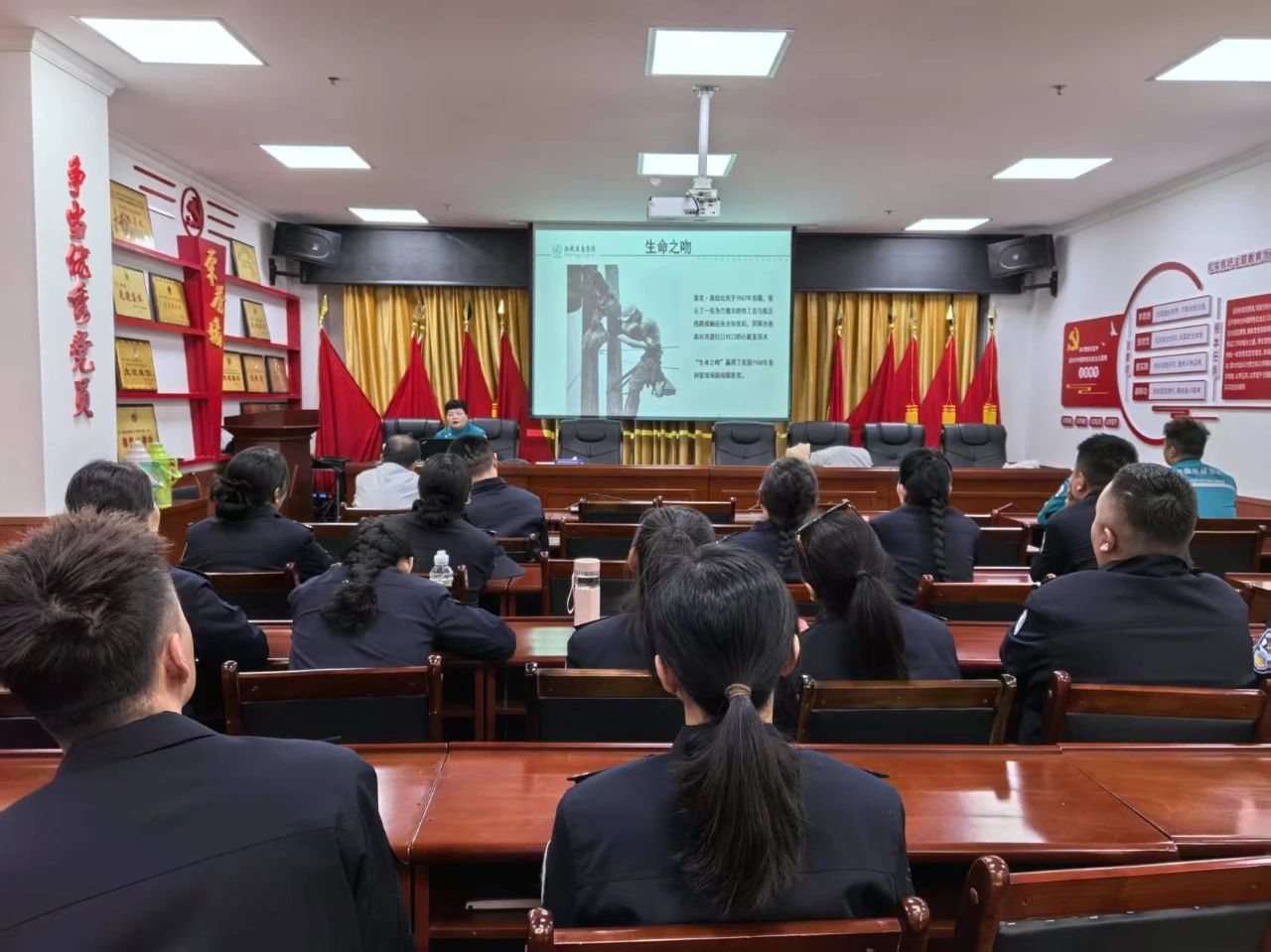 筑牢安全防線，提升實(shí)戰(zhàn)救護(hù)能力——西藏阜康醫(yī)院赴拉薩市公安局刑警支隊(duì)開(kāi)展急救知識(shí)培訓(xùn)