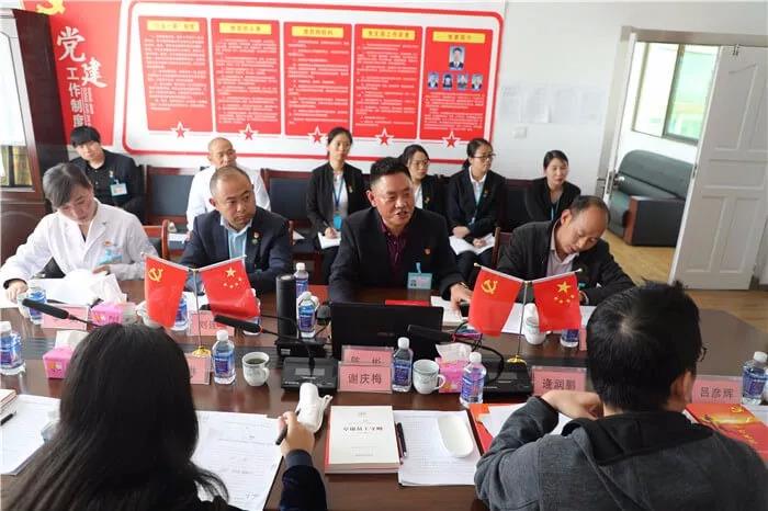 《非公有制企業(yè)黨建》雜志社領(lǐng)導(dǎo)蒞臨阜康醫(yī)療調(diào)研采訪