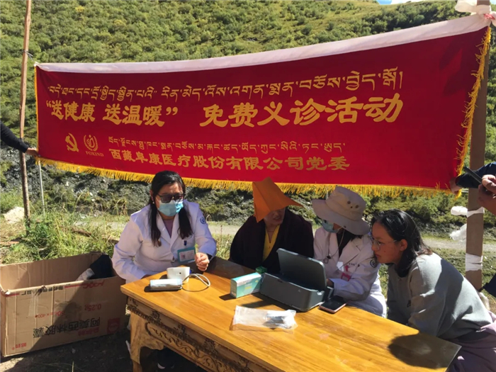 阜康義診組行紀：“阜康課堂”開在峭壁之上，山腰上升起一道亮麗風景線