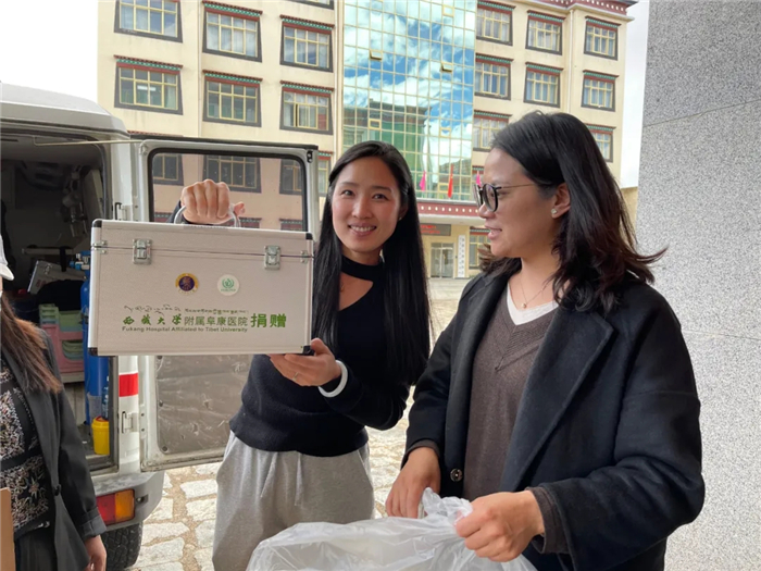 那曲宗教局點贊阜康醫(yī)院捐贈寺廟之舉：“你們投入太多，我們很感動！”——2021阜康義診日志⑥