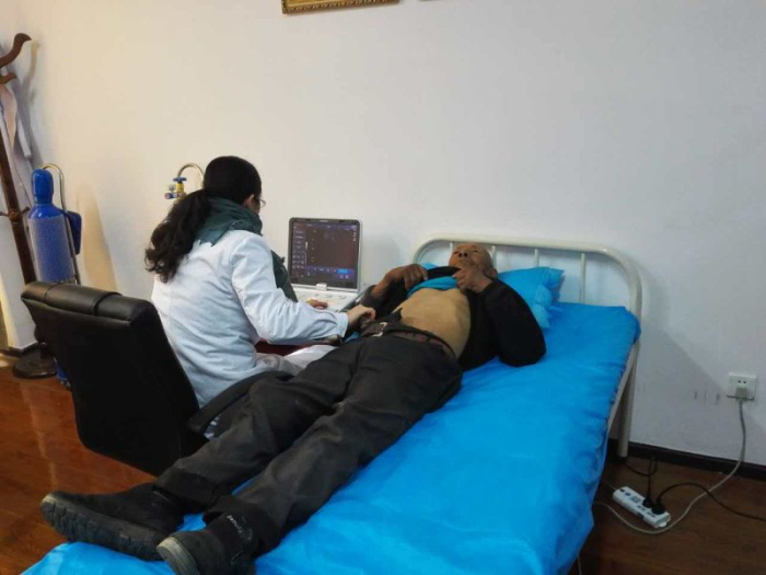 西藏阜康醫(yī)院心腦血管分院及體檢中心黨支部到曲水縣福利院開展免費義診活動