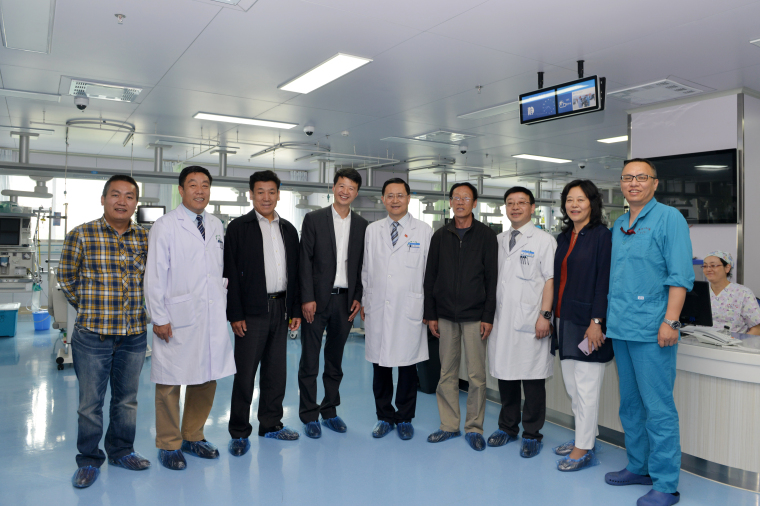 西藏阜康醫(yī)院王斌董事長(zhǎng)一行 前往青海省人民醫(yī)院座談