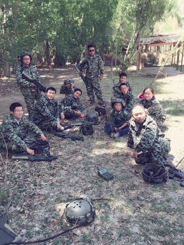 挑戰(zhàn)自我 熔煉團隊—我院組織拓展訓(xùn)練真人CS野戰(zhàn)活動