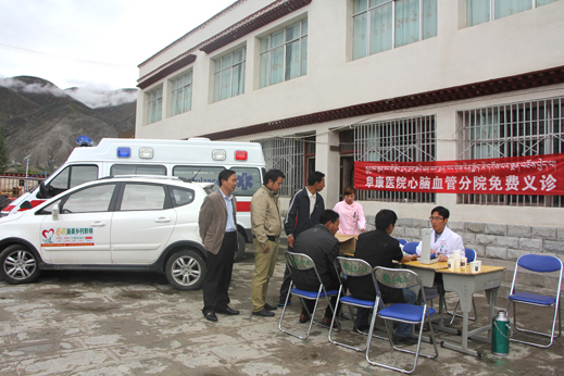 國際體檢中心、心腦血管分院為尼木縣鄉(xiāng)村老師免費(fèi)體檢